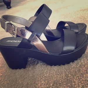 Metallic strap chunk sandals